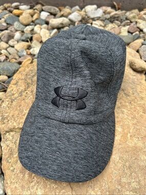 Under Armour Threadborne Women’s Dark Gray Black Running Baseball Cap